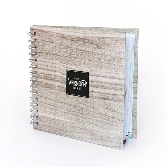 een vriendenboek met hout print op de kaft